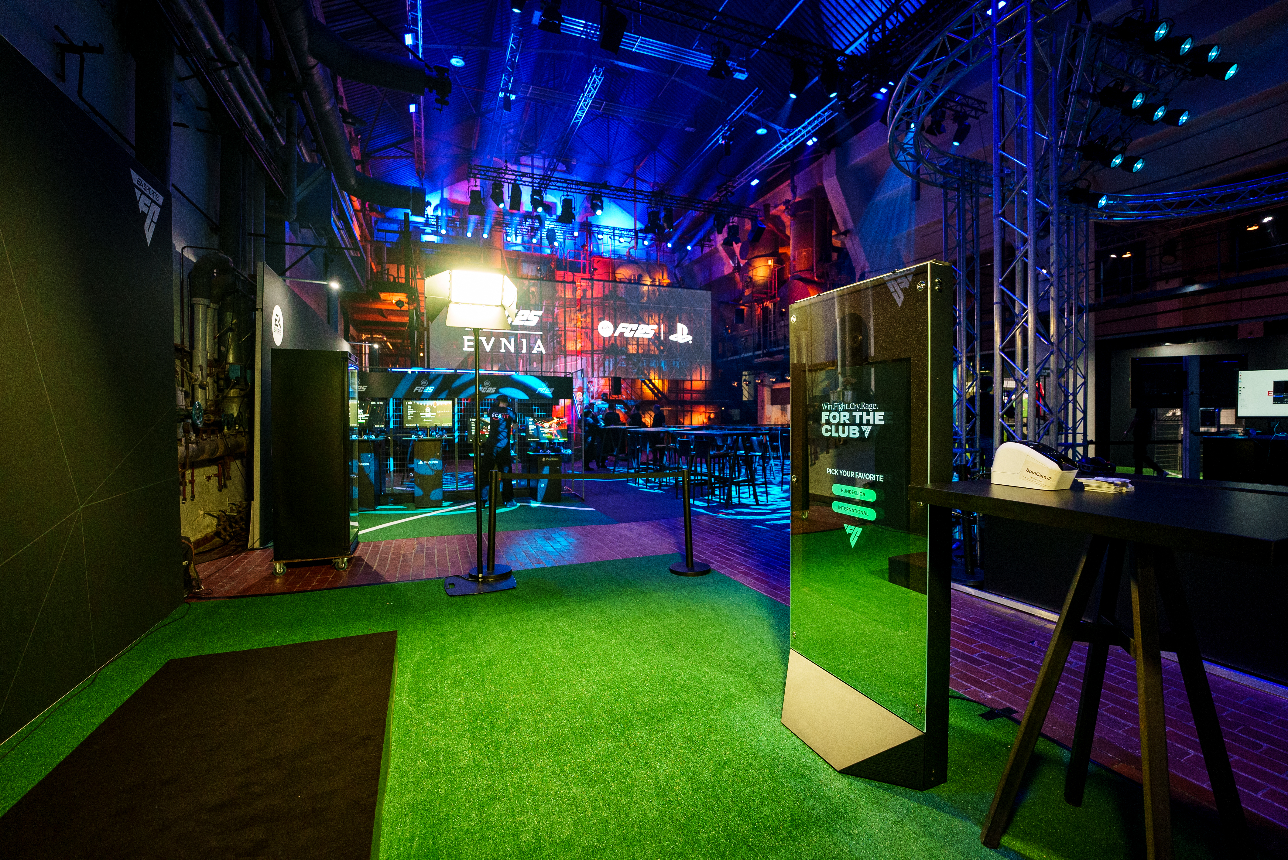 Mirror Booth XL auf einem Business-Event – Gesamtansicht mit dramatischer Bühnenbeleuchtung